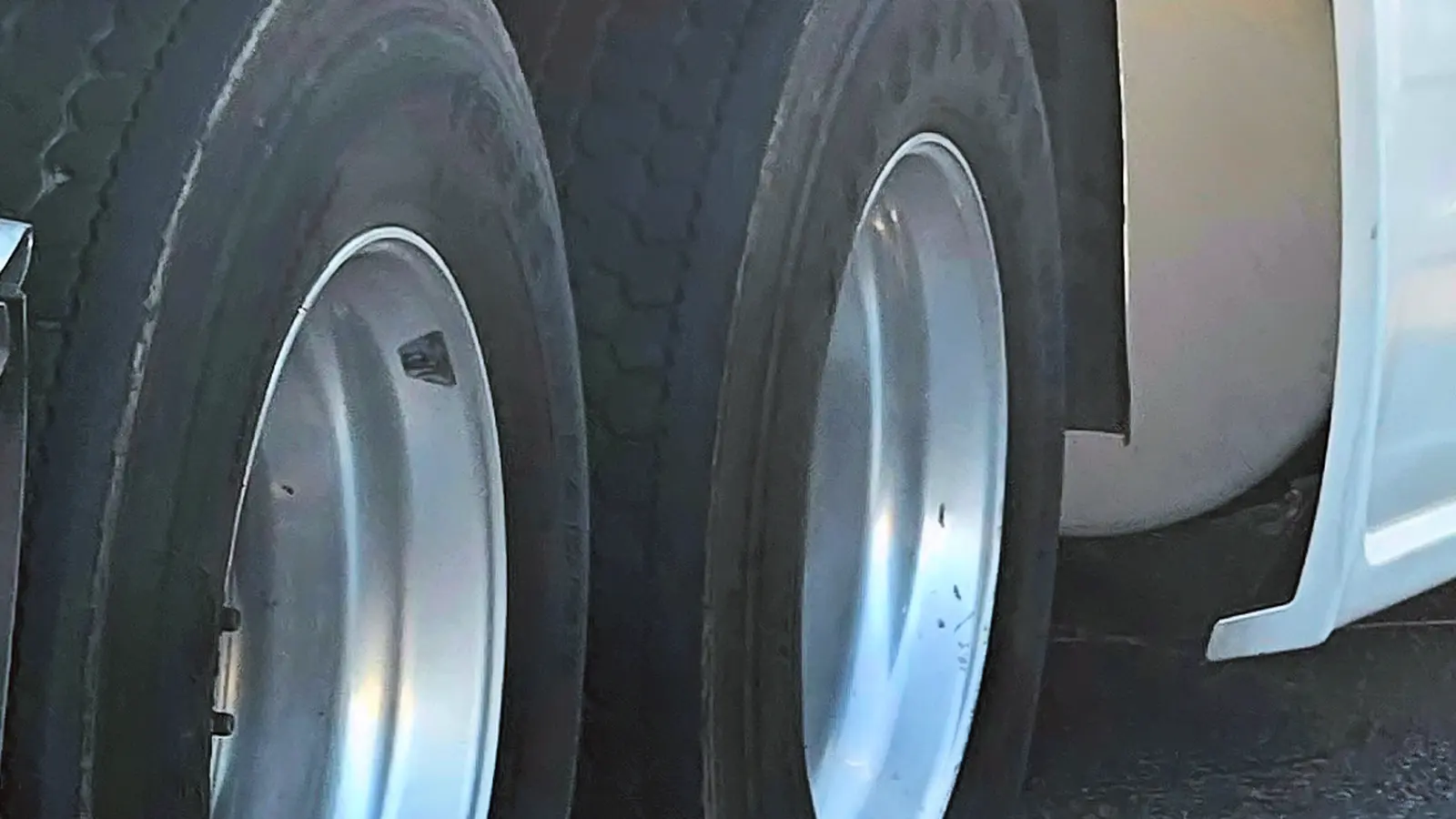 Dual tires and wheels on a semi-trailer.